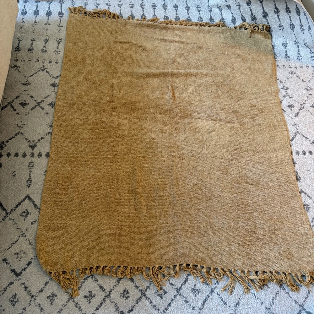 Pottery Barn Mustard Yellow Tasseled Fringe Throw Blanket and 2 Pillow Cases - Picture 8 of 10